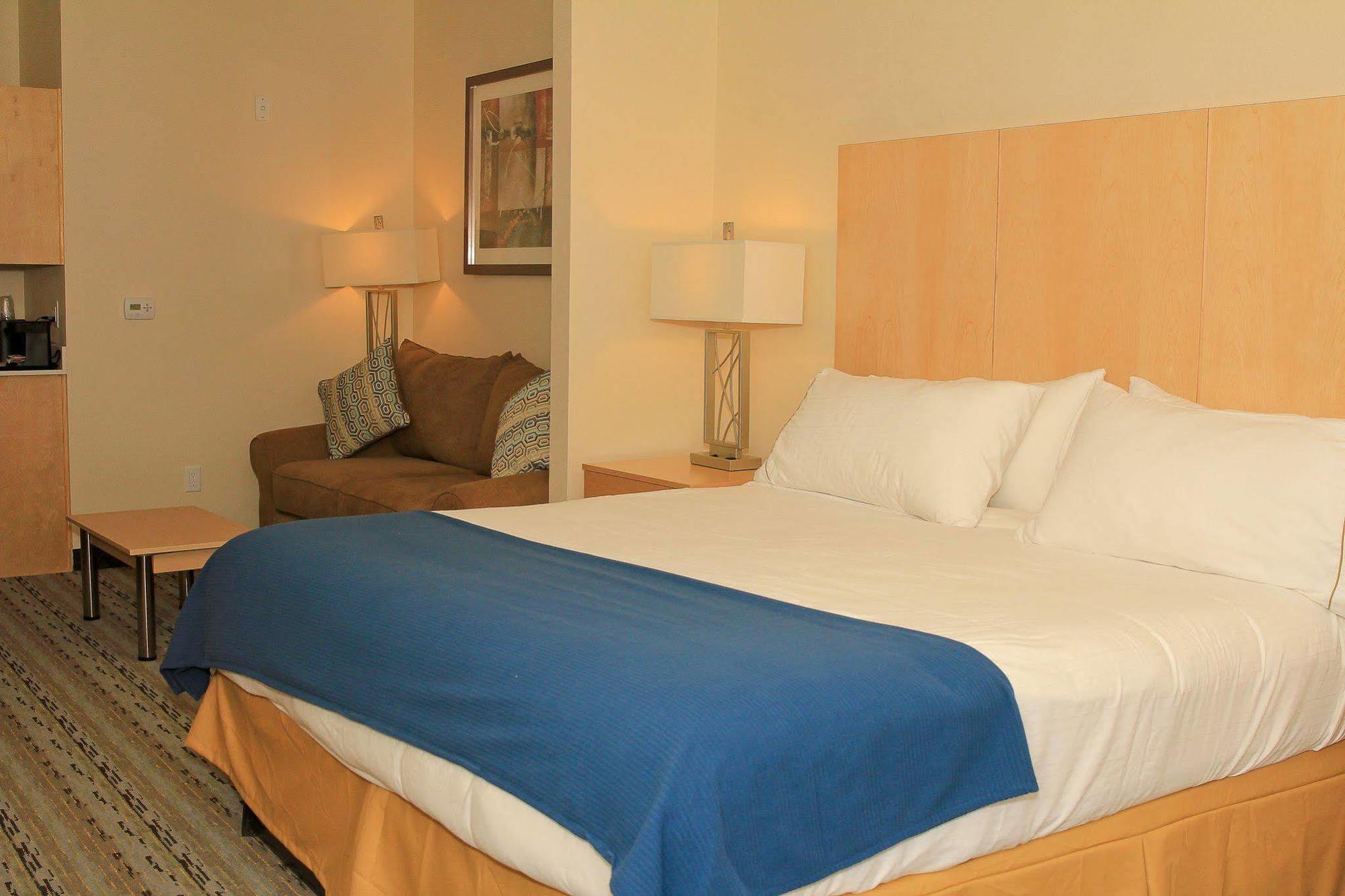 Holiday Inn Express & Suites San Antonio Brooks City Base, An Ihg Hotel Exterior photo